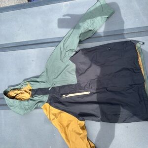 686 goretex men's jacket ( small fits like medium)
